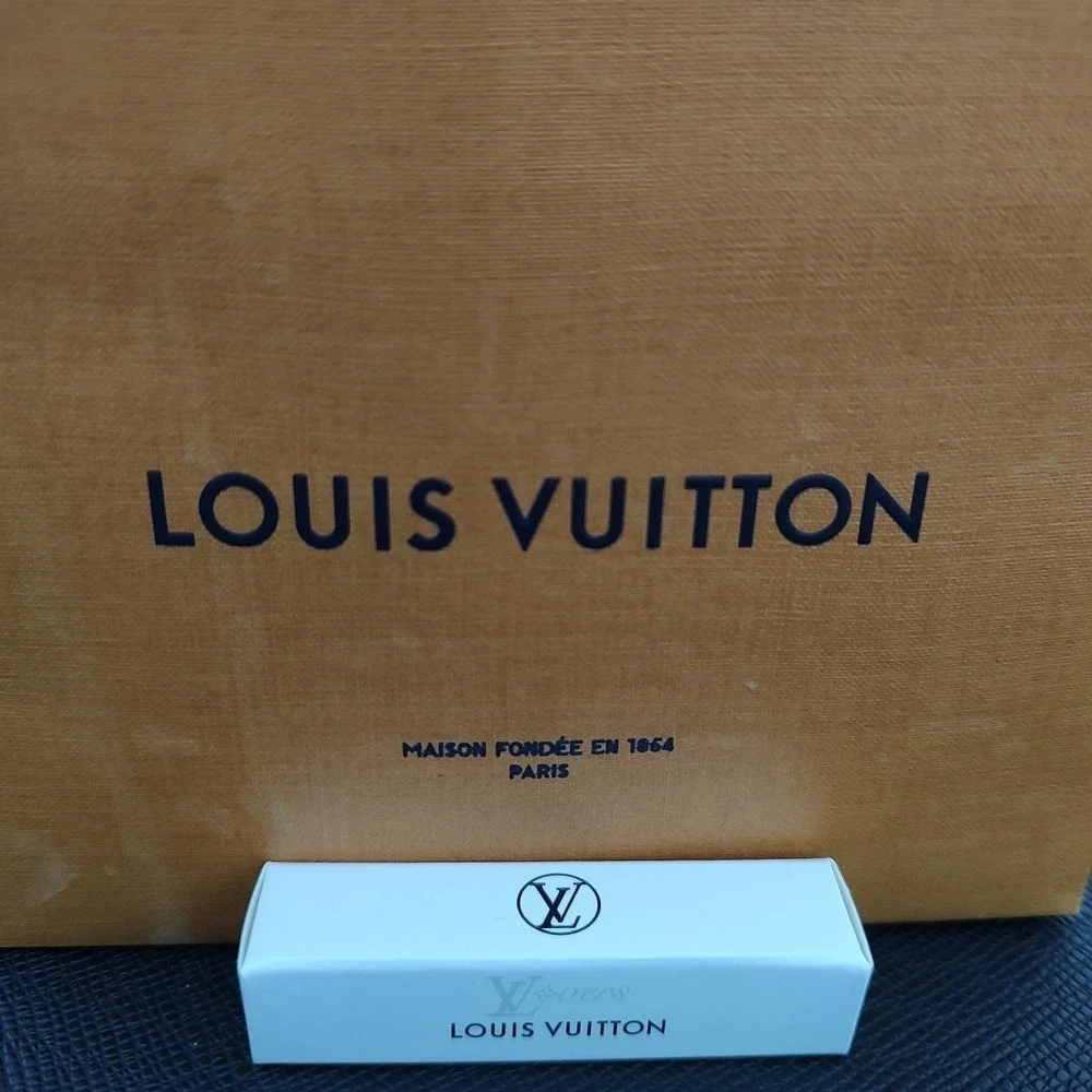 Louis Vuitton LOVERS Eau De Parfum Sample Spray 2ml/0.06oz New - Picture 2 of 5